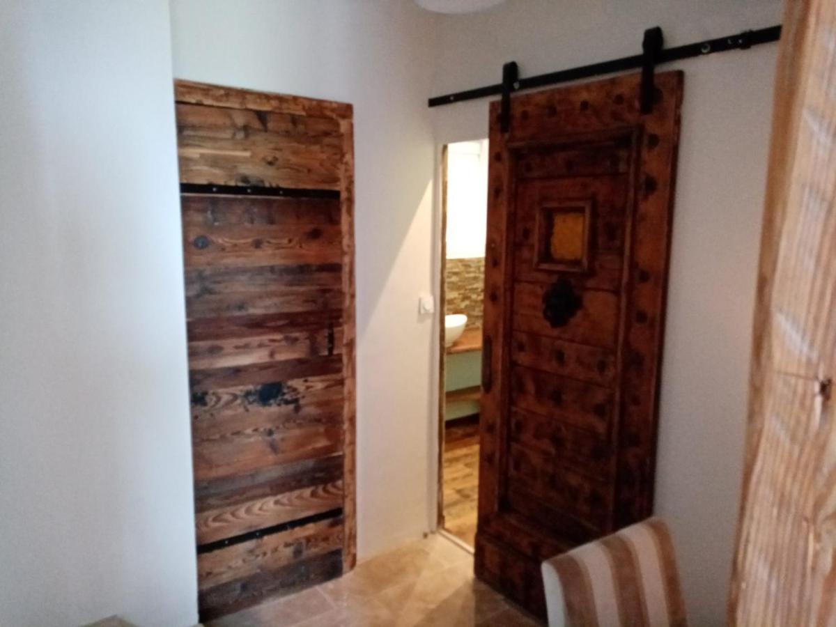 L'Atelier Bed & Breakfast Saint-Maximin  Екстериор снимка